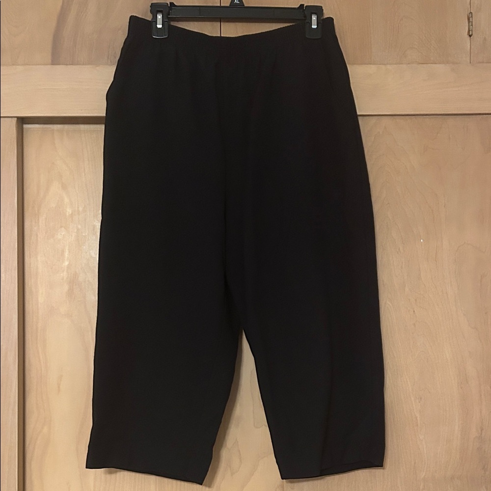 Briggs New York Black Wide Capri Pants